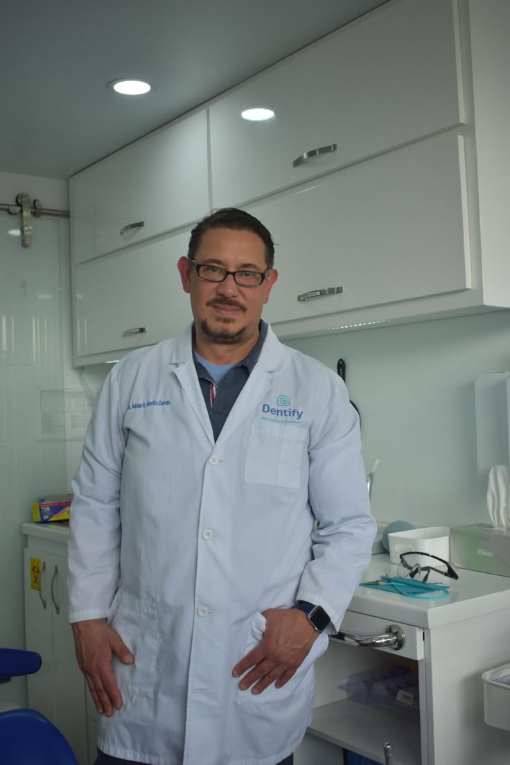 <em>Carlos F.</em>